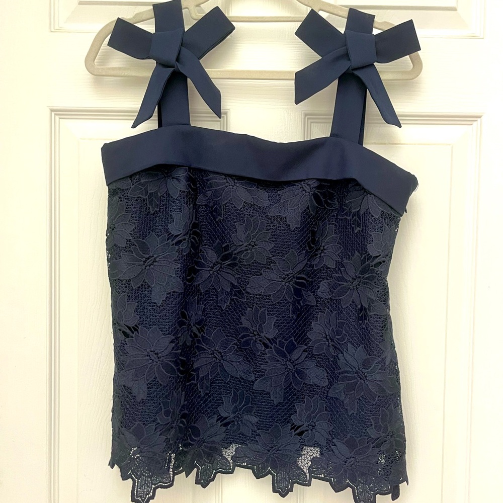 Banana Republic Limited Edition Navy Lace Top, Side Zipper Closure size SMALL